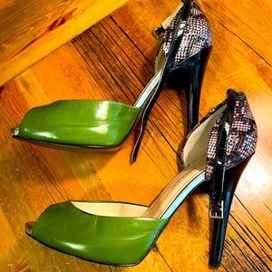 Audrey Brooke 8 stiletto heels, new without tags, snakeskin and olive green
